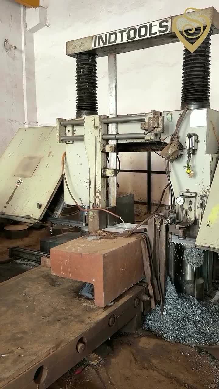 Large double-column bandsaw machine at Siddhivinayak Steels