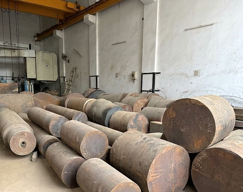 Heavy ship shaft material at Siddhivinayak Steels